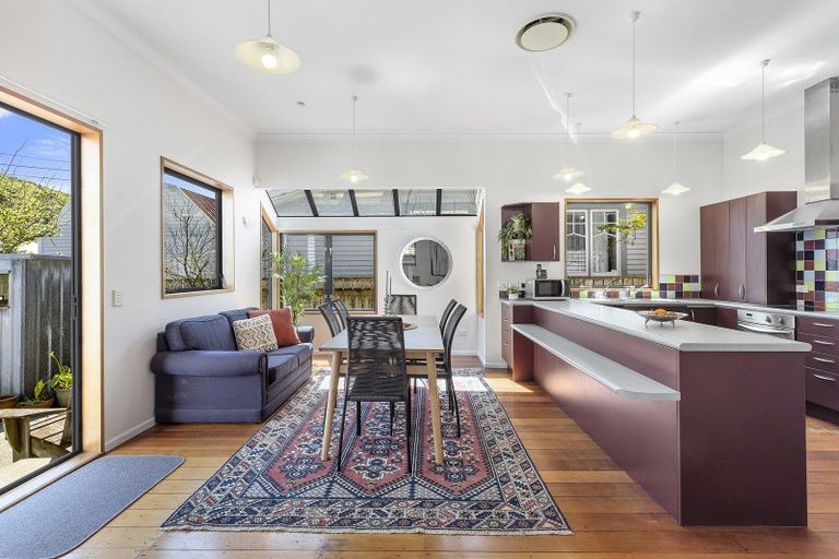 Photo of property in 302 The Parade, Island Bay, Wellington, 6023