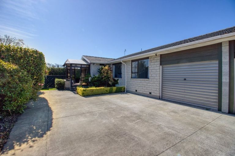 Photo of property in 2/10 Montclare Avenue, Ilam, Christchurch, 8041