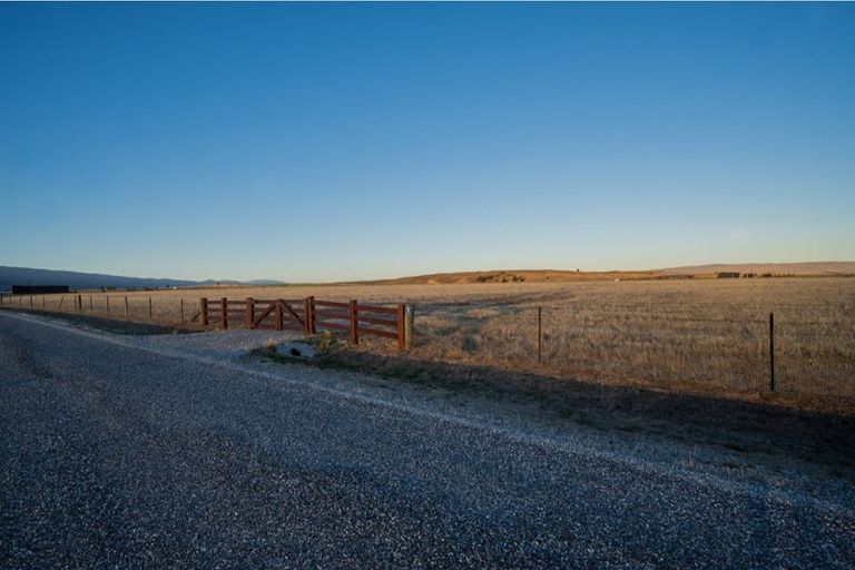Photo of property in 20 Southern Tor Lane, Springvale, 9393