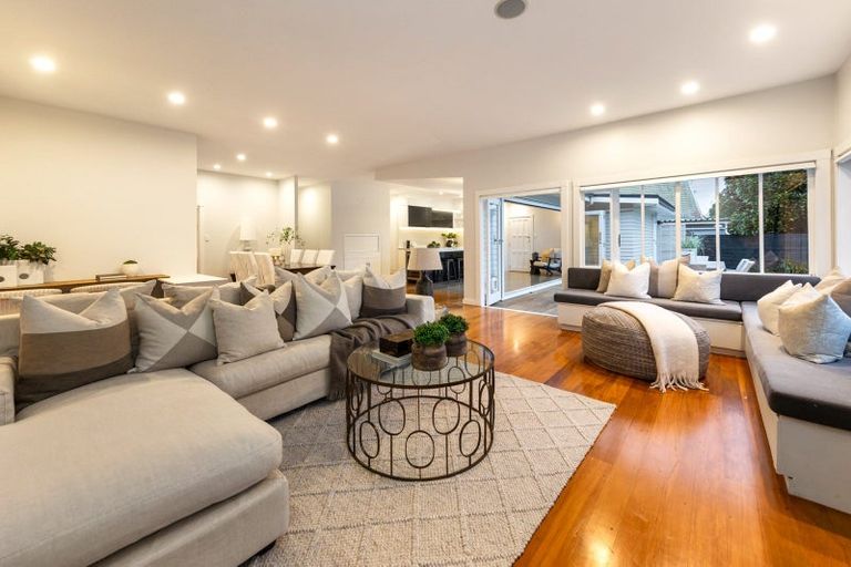 Photo of property in 106 St Heliers Road, Saint Heliers, Auckland, 1071