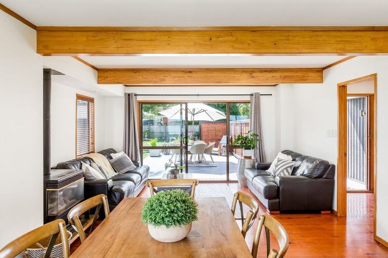 Photo of property in 33 St Annes Crescent, Wattle Downs, Auckland, 2103