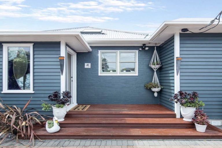 Photo of property in 5 Kinghorne Street, Strathmore Park, Wellington, 6022