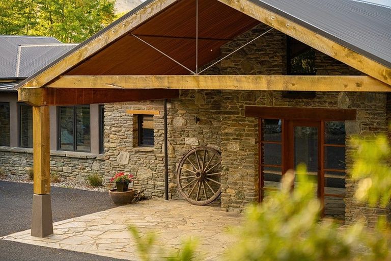 Photo of property in 73 Alec Robins Road, Lake Hayes, Queenstown, 9371