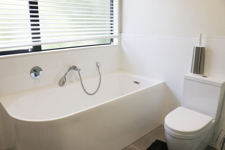 Photo of property in 15 Mcdowell Crescent, Hillcrest, Auckland, 0627
