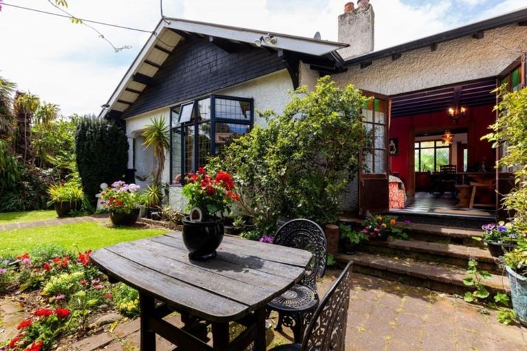 Photo of property in 33 Fitzroy Road, Fitzroy, New Plymouth, 4312