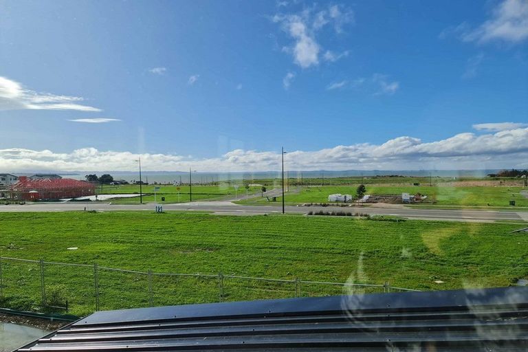 Photo of property in 8 Korowhiti Road, Clarks Beach, 2122