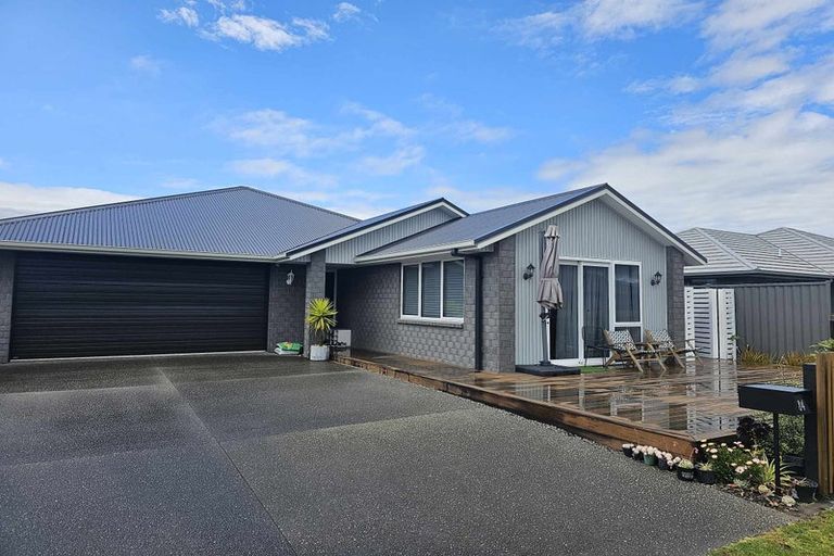 Photo of property in 84 Tabraham Crescent, Pyes Pa, Tauranga, 3112