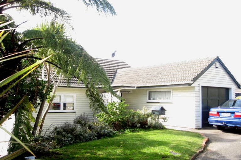 Photo of property in 17 Espin Crescent, Karori, Wellington, 6012