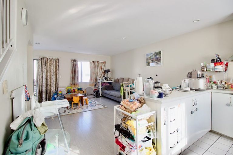 Photo of property in Lynn Park Terrace, 23/12 Ambrico Place, New Lynn, Auckland, 0600