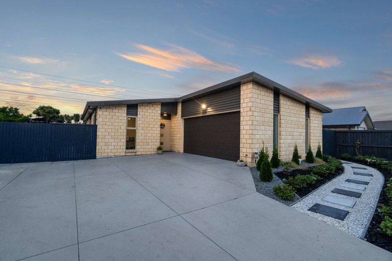 Photo of property in 15 Little Oaks Drive, Yaldhurst, Christchurch, 8042