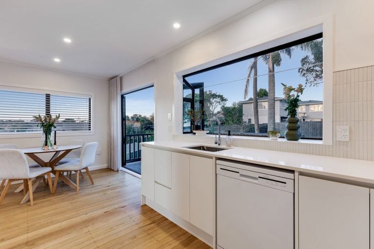 Photo of property in 19 Highland Avenue, Titirangi, Auckland, 0604