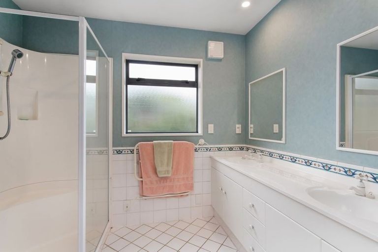 Photo of property in 37 Riverton Terrace, Halswell, Christchurch, 8025