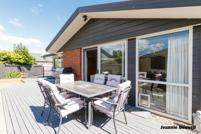 Photo of property in 76b Albert Street, Palmerston North, 4414