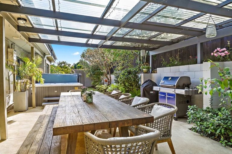 Photo of property in 21 Montclair Rise, Browns Bay, Auckland, 0630