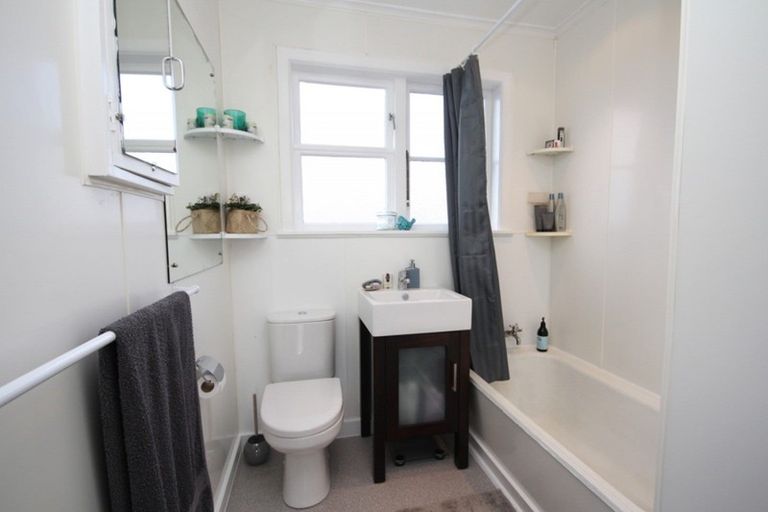 Photo of property in 9 Hayward Road, Ngatea, 3503