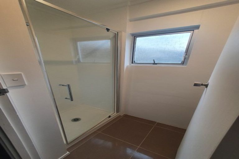 Photo of property in 2/42 Knightsbridge Drive, Forrest Hill, Auckland, 0620