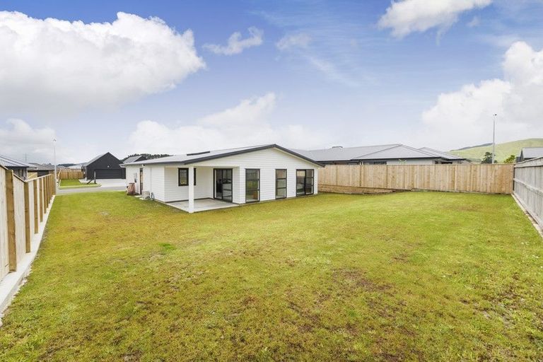 Photo of property in 3 Sardinia Grove, Fitzherbert, Palmerston North, 4410
