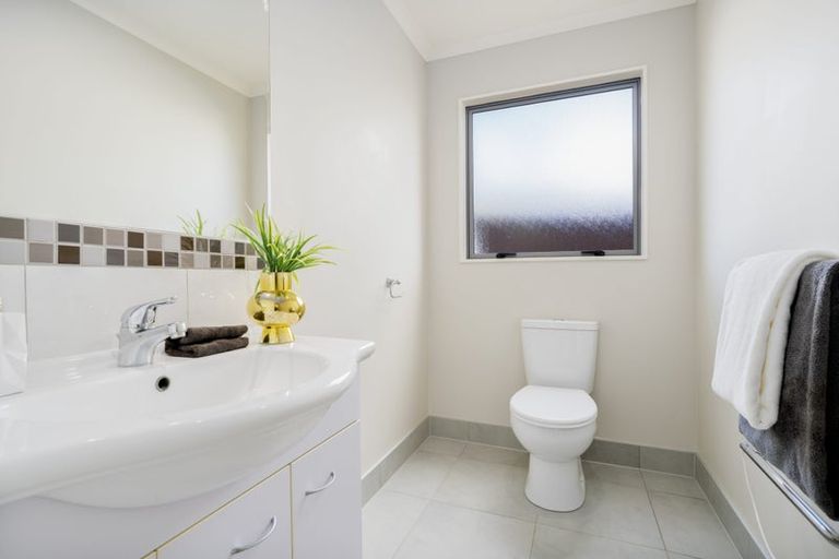 Photo of property in 22 Gala Place, Henderson, Auckland, 0612