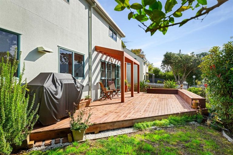 Photo of property in 11/485 Don Buck Road, Massey, Auckland, 0614