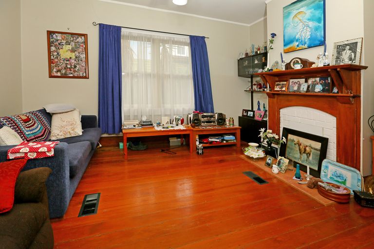 Photo of property in 38 Newington Road, Henderson, Auckland, 0612