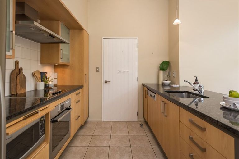 Photo of property in 4/43 Main Road, Redcliffs, Christchurch, 8081