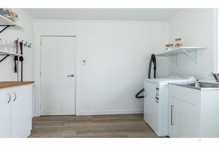 Photo of property in 17 Parsonage Road, Waimate, 7924