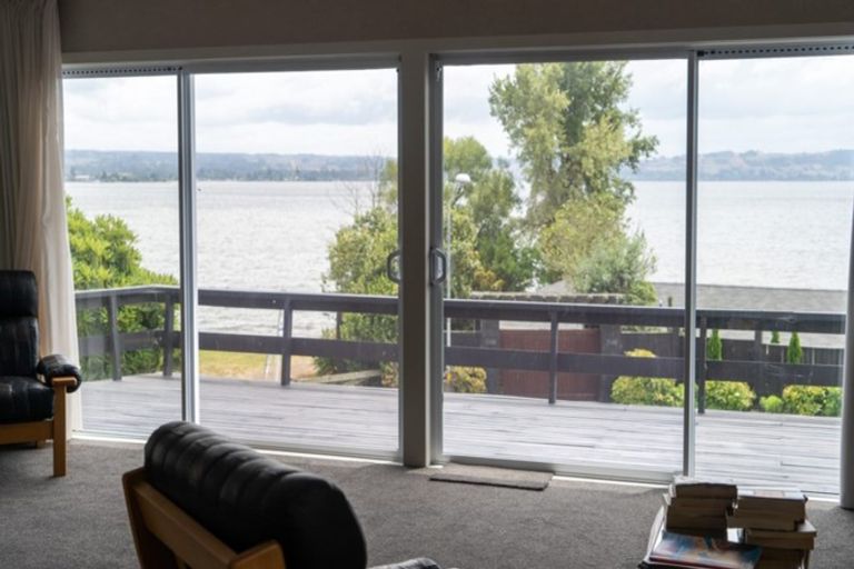 Photo of property in 14 Manahi Avenue, Kawaha Point, Rotorua, 3010