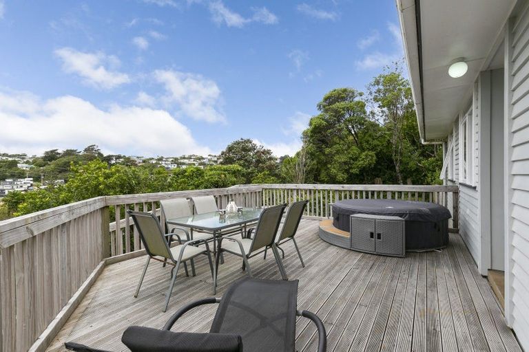 Photo of property in 127 Ruskin Road, Newlands, Wellington, 6037