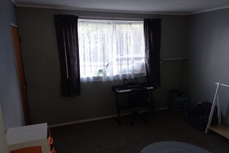 Photo of property in 1 Topeka Grove, Totara Park, Upper Hutt, 5018