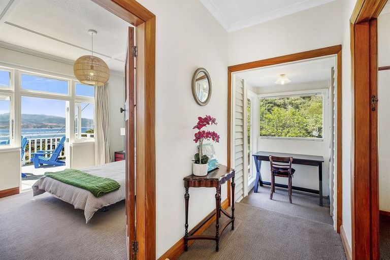 Photo of property in 49 Hungerford Road, Lyall Bay, Wellington, 6022