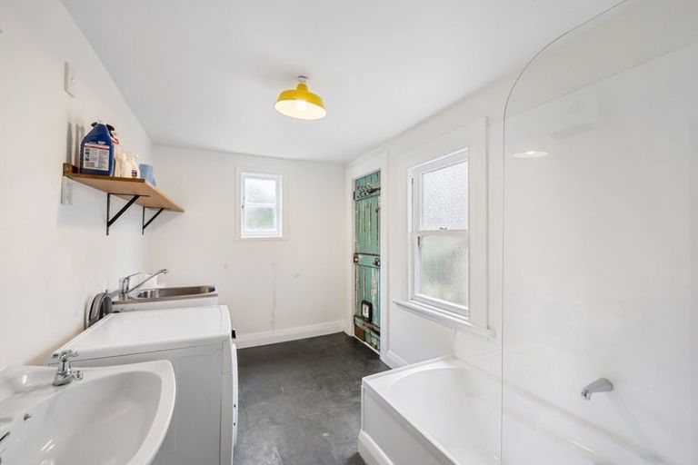 Photo of property in 10 Salisbury Terrace, Mount Cook, Wellington, 6021