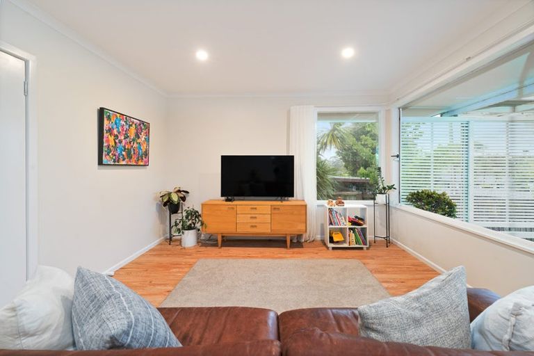 Photo of property in 3/99a View Road, Sunnyvale, Auckland, 0612