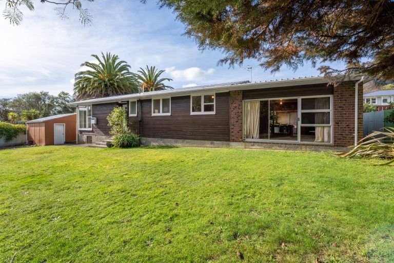 Photo of property in 412 Stokes Valley Road, Stokes Valley, Lower Hutt, 5019