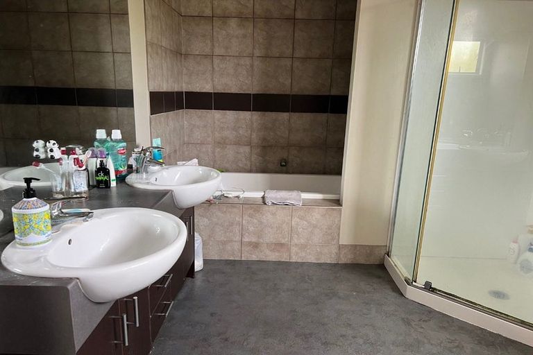 Photo of property in 37 Scarlet Oak Drive, Schnapper Rock, Auckland, 0632