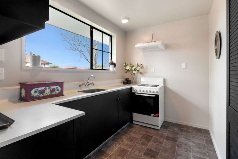 Photo of property in 1/37 Karnak Crescent, Russley, Christchurch, 8042