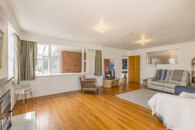 Photo of property in 12 Kowhai Grove, Raumati Beach, Paraparaumu, 5032