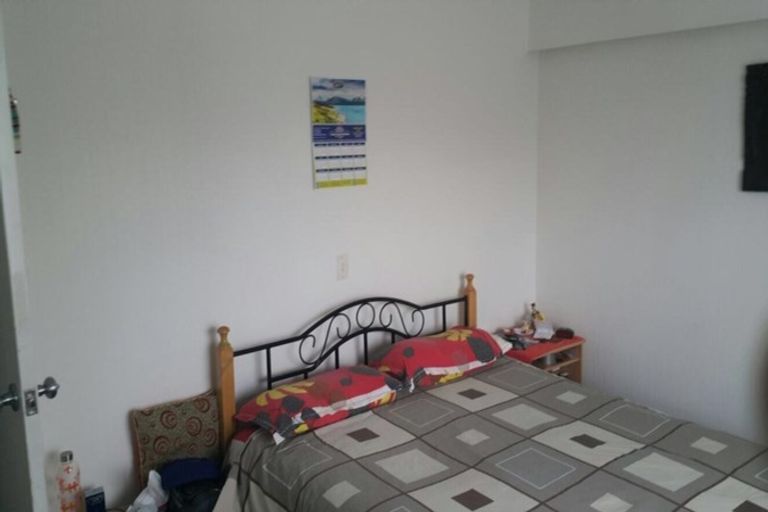 Photo of property in 50 Hogans Road, Glenfield, Auckland, 0629