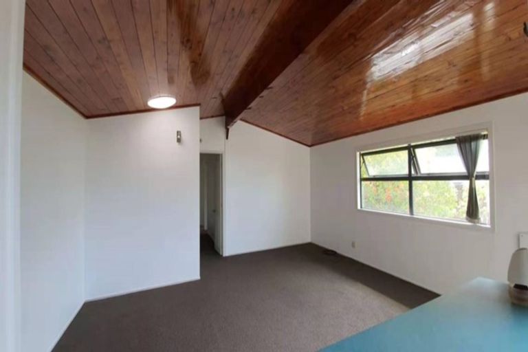 Photo of property in 48 Tauhinu Road, Greenhithe, Auckland, 0632