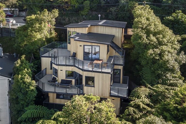 Photo of property in 149 Kelburn Parade, Kelburn, Wellington, 6012