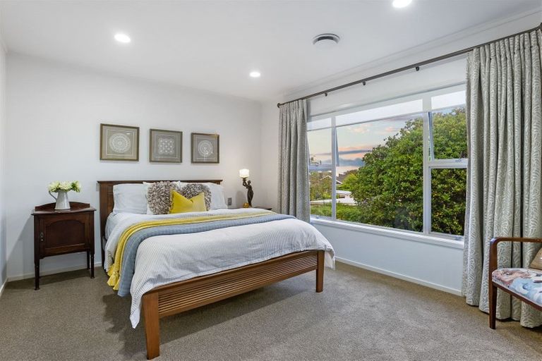 Photo of property in 2/14 Frieston Road, Milford, Auckland, 0620