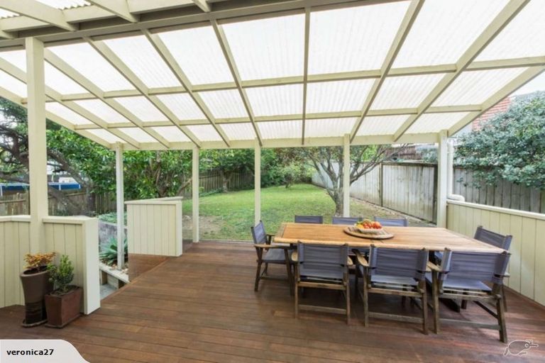Photo of property in 14 Woodhouse Place, West Harbour, Auckland, 0618