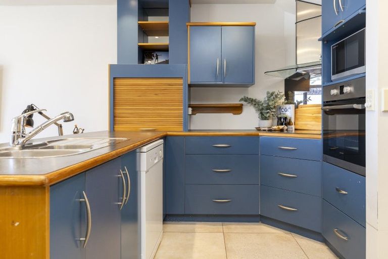 Photo of property in 2/227 Lake Terrace, Waipahihi, Taupo, 3330