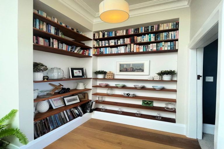 Photo of property in 22 Plunket Street, Kelburn, Wellington, 6012