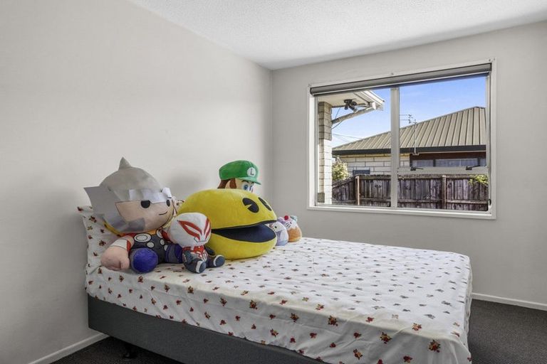 Photo of property in 1/125 Prestons Road, Redwood, Christchurch, 8051