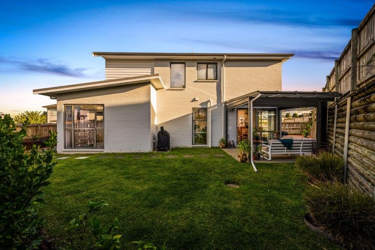 Photo of property in 22 William Wallbank Crescent, Swanson, Auckland, 0614