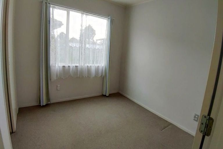 Photo of property in 10 Granville Drive, Massey, Auckland, 0614