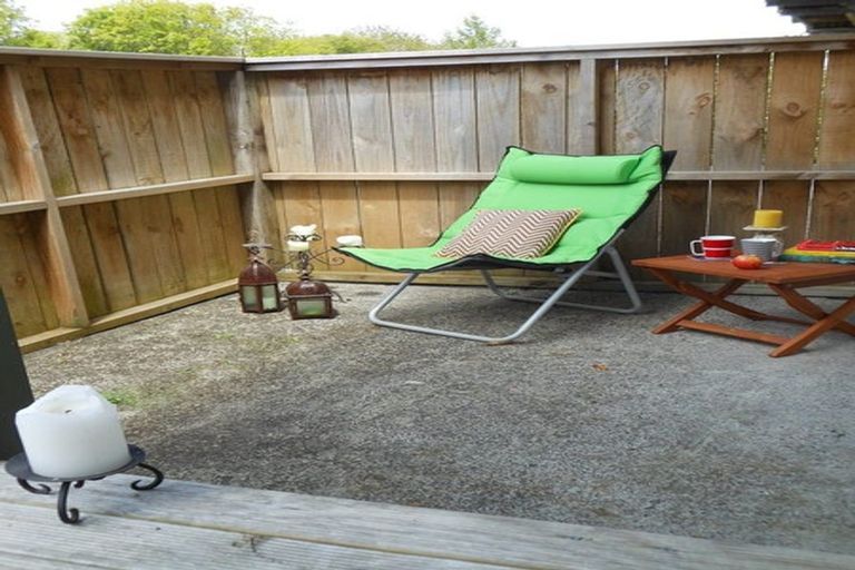 Photo of property in 42 Edgeworth Road, Glenfield, Auckland, 0629