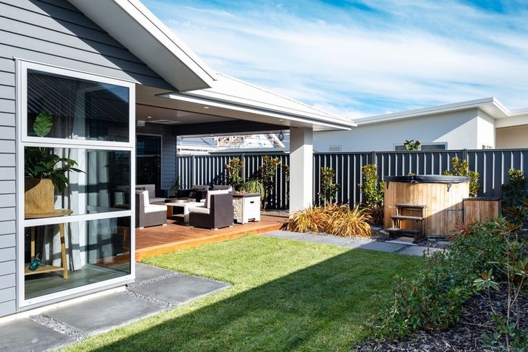 Photo of property in 11 Benmore Place, Poraiti, Napier, 4112