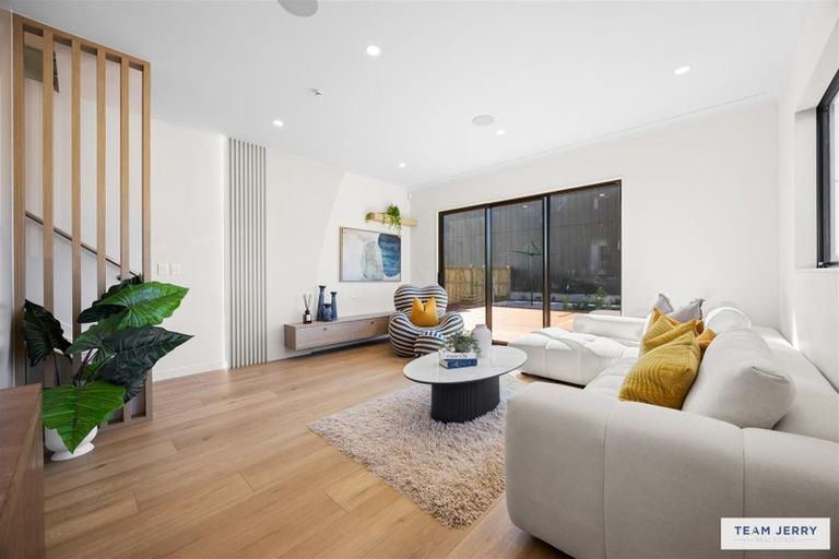 Photo of property in 37 Maungakaraka Road, Karaka, 2580