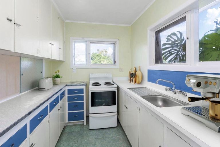 Photo of property in 26 Fairfax Avenue, Northcote, Auckland, 0627